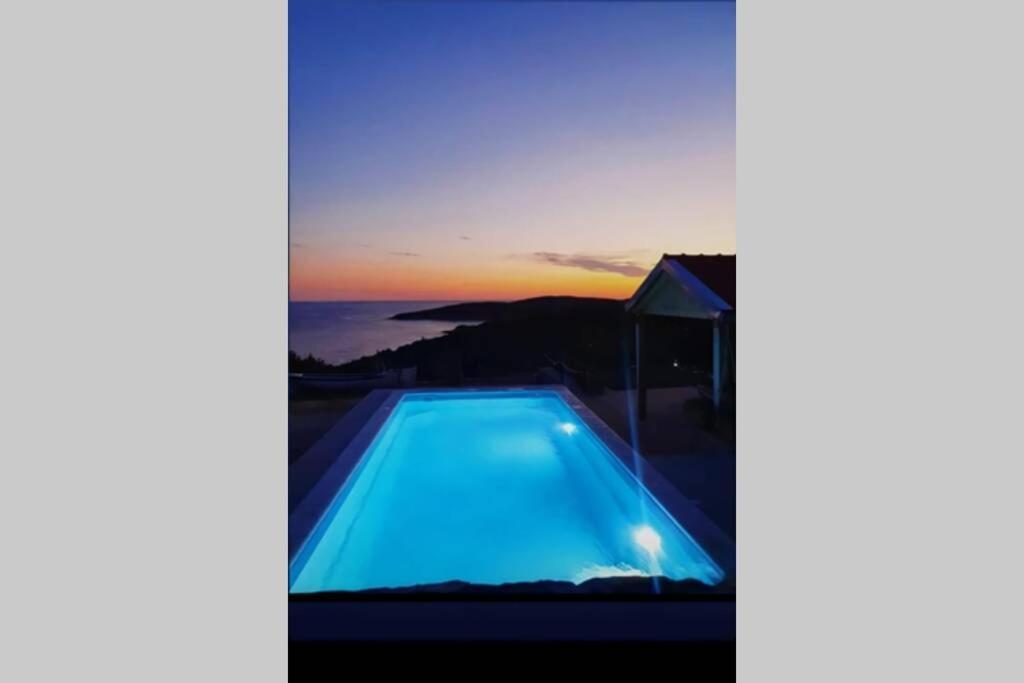 Isolated Paradise Adio Mare מילנה מראה חיצוני תמונה